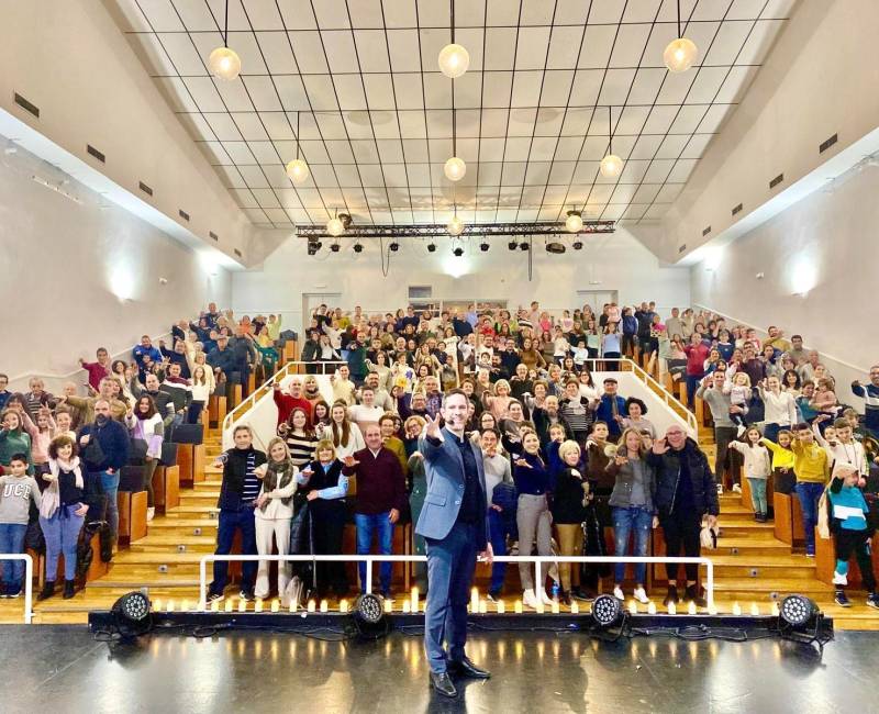 teatro lleno Toni Bright