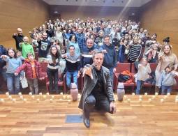 Suma y sigue. Aforo completo. Final espectáculo con el público